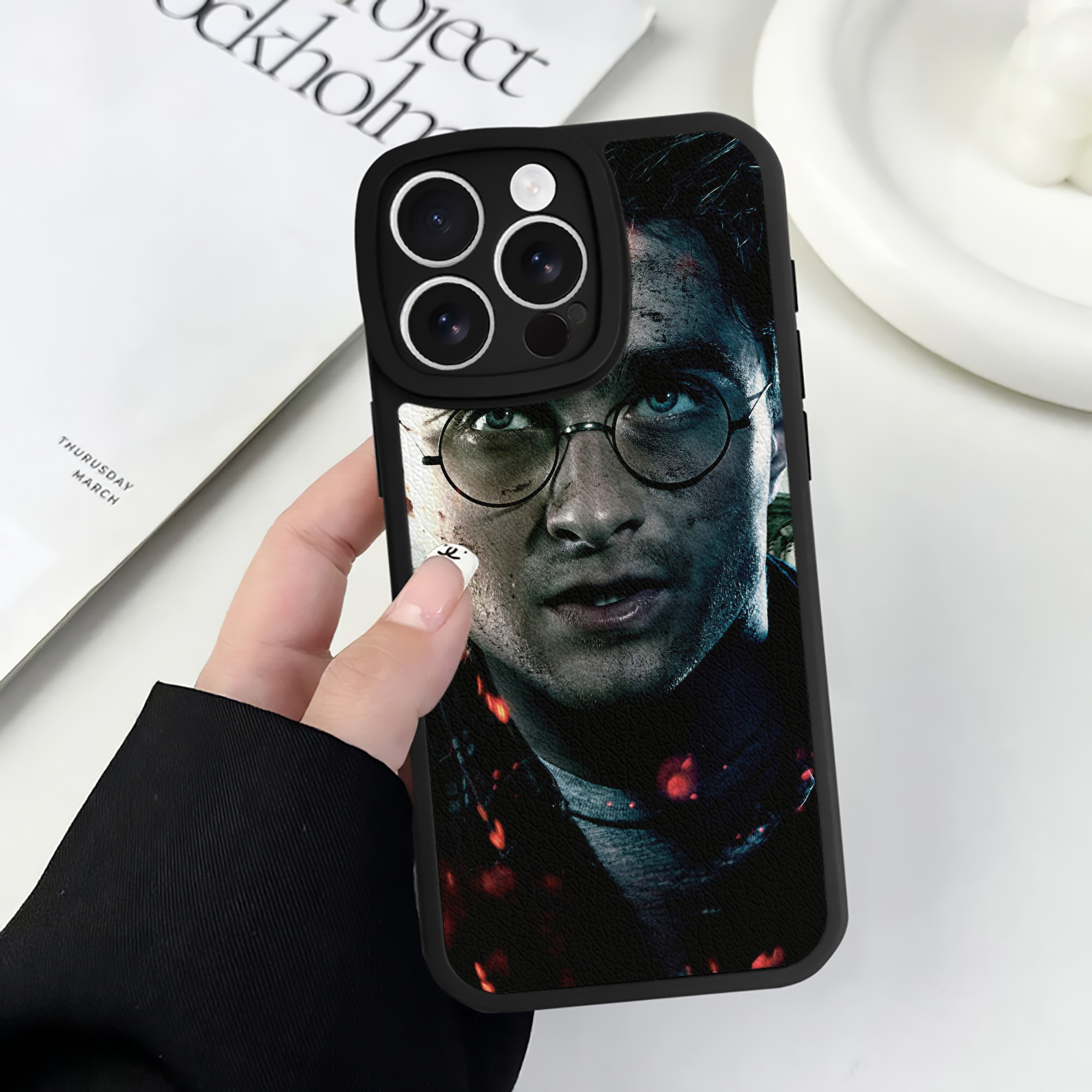 （画像用） Harry Potter ハリー・ポッターシリーズ 【iPhone 16シリーズ対応】シリコンスマホケース（レザー調） 材質：シリコン
